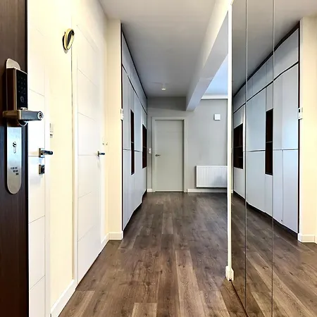 Walonska 19 - & Parking * فروتسواف